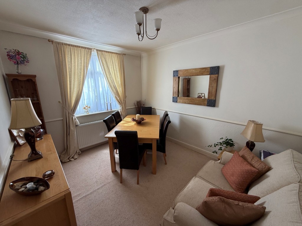 Lot: 1 - GROUND FLOOR TWO-BEDROOM MAISONETTE WITH REAR GARDEN - Bedroom two which is currently used as dinning room